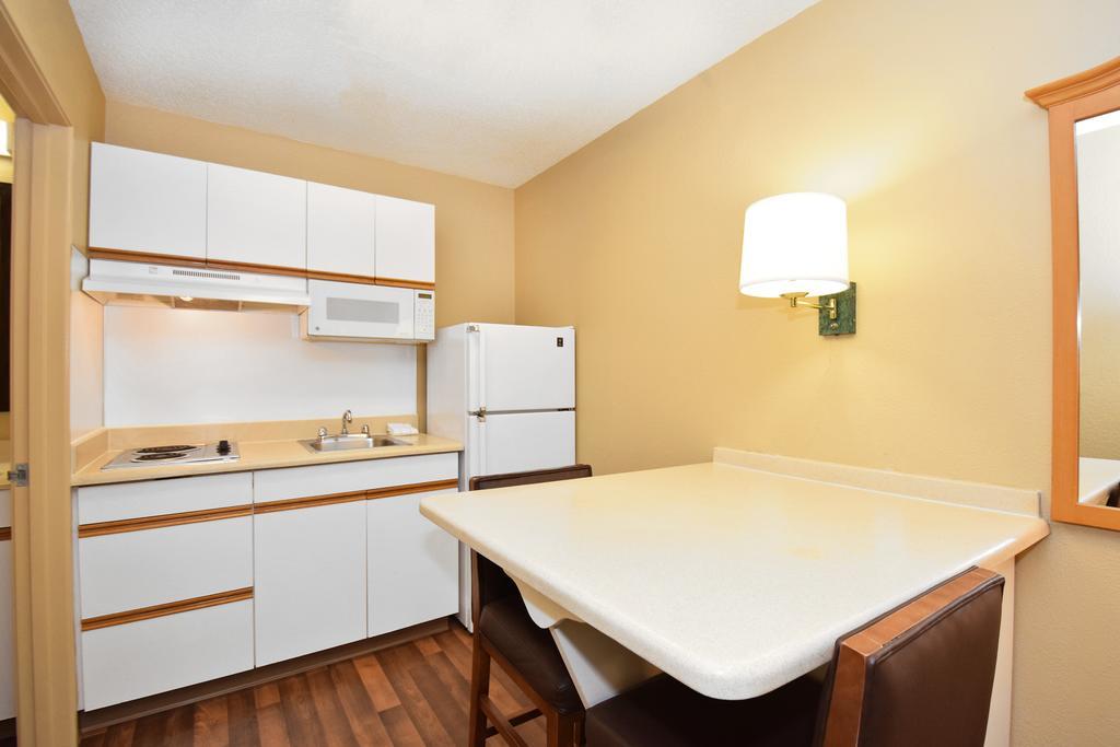 Extended Stay America Select Suites - Raleigh - Research Triangle Park - Hwy 55 Durham Eksteriør billede