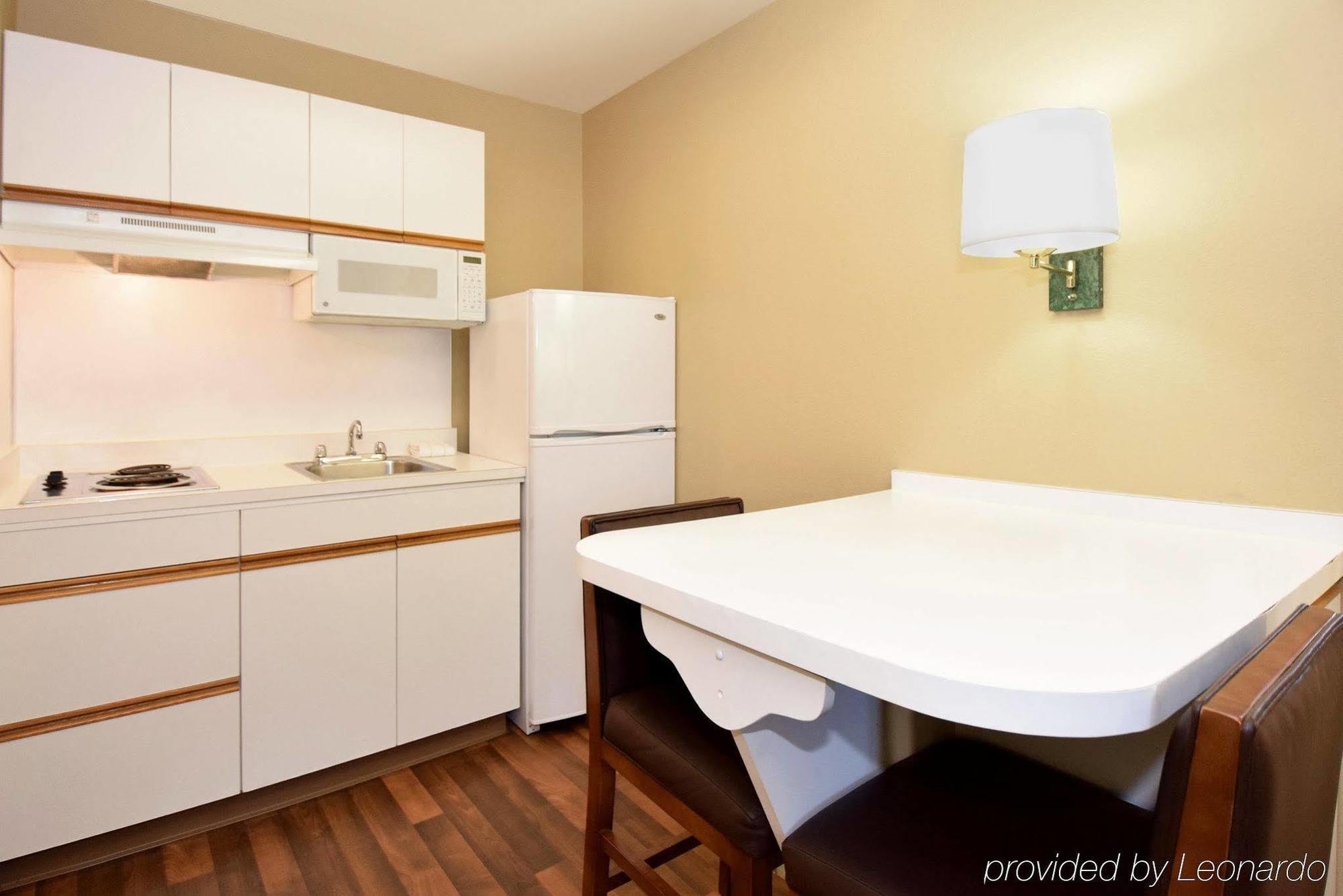 Extended Stay America Select Suites - Raleigh - Research Triangle Park - Hwy 55 Durham Eksteriør billede